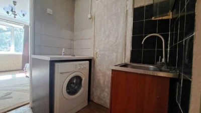 Selling a one-room studio apartment on Odesskaya Street for 11,500 USD.