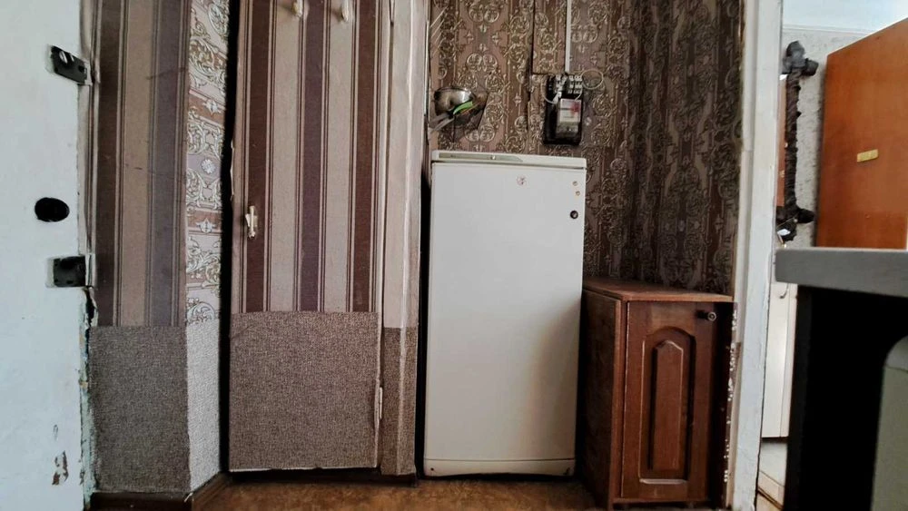 Selling a one-room studio apartment on Odesskaya Street for 11,500 USD.