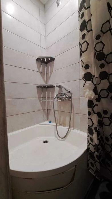 Selling a one-room studio apartment on Odesskaya Street for 11,500 USD.