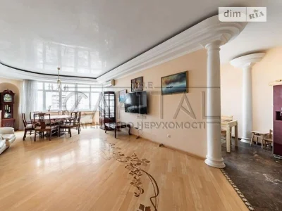 Продаж 3к квартири 130 кв. м на вул. Старонаводницька 6Б • I