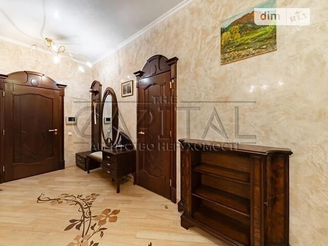 Продаж 3к квартири 130 кв. м на вул. Старонаводницька 6Б • I