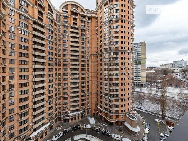 Продаж 3к квартири 130 кв. м на вул. Старонаводницька 6Б • I