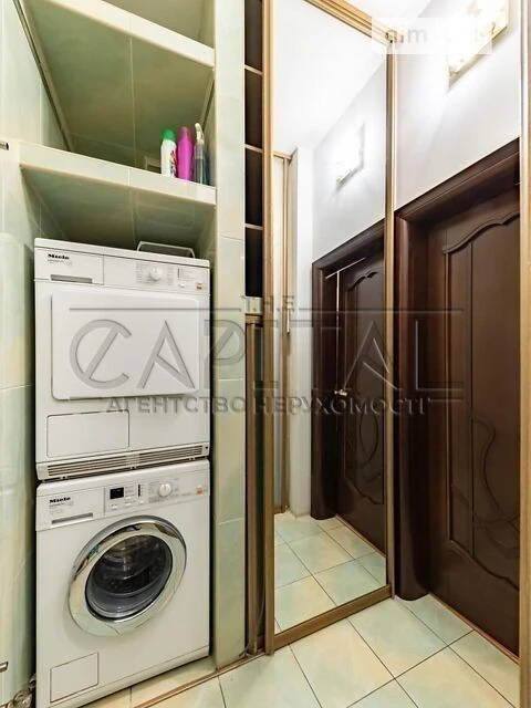 Продаж 3к квартири 130 кв. м на вул. Старонаводницька 6Б • I