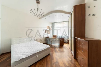 Продаж 3к квартири 130 кв. м на вул. Старонаводницька 6Б • I