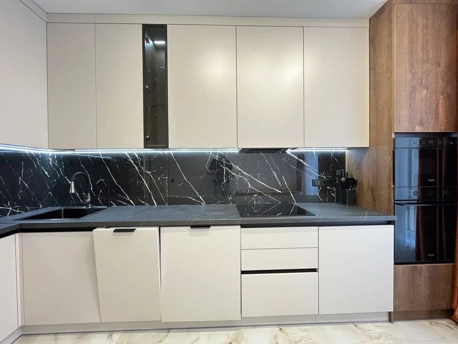 High-quality 1-room apartment in Manhattan, fully furnished, near the lake