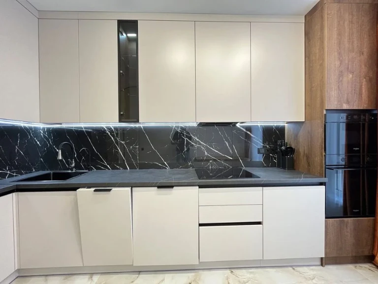 High-quality 1-room apartment in Manhattan, fully furnished, near the lake