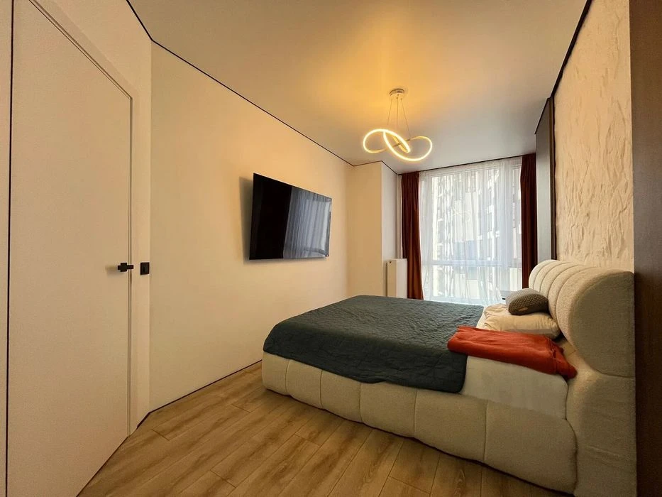 High-quality 1-room apartment in Manhattan, fully furnished, near the lake