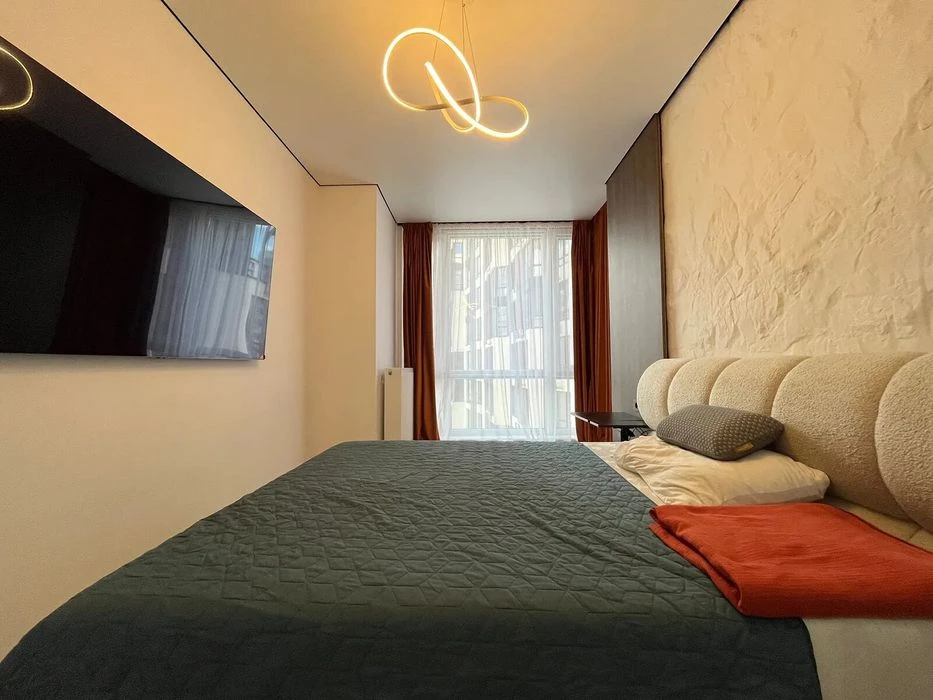 High-quality 1-room apartment in Manhattan, fully furnished, near the lake