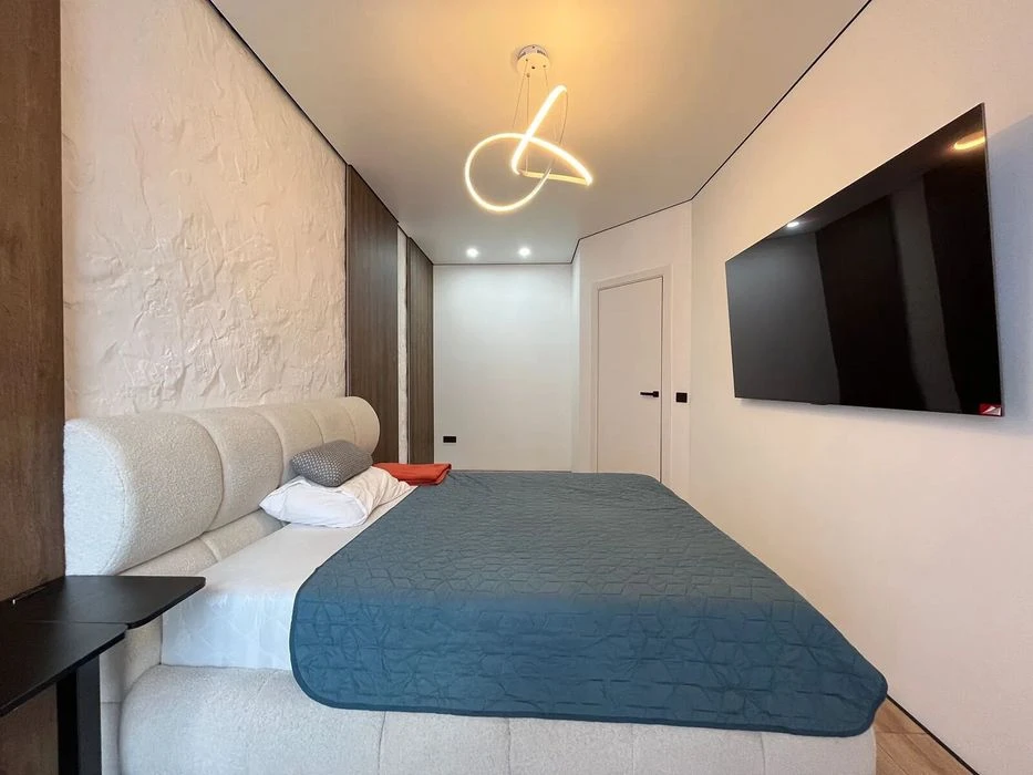 High-quality 1-room apartment in Manhattan, fully furnished, near the lake