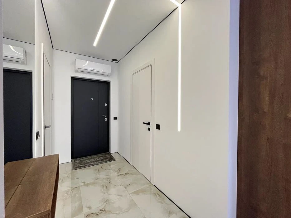 High-quality 1-room apartment in Manhattan, fully furnished, near the lake