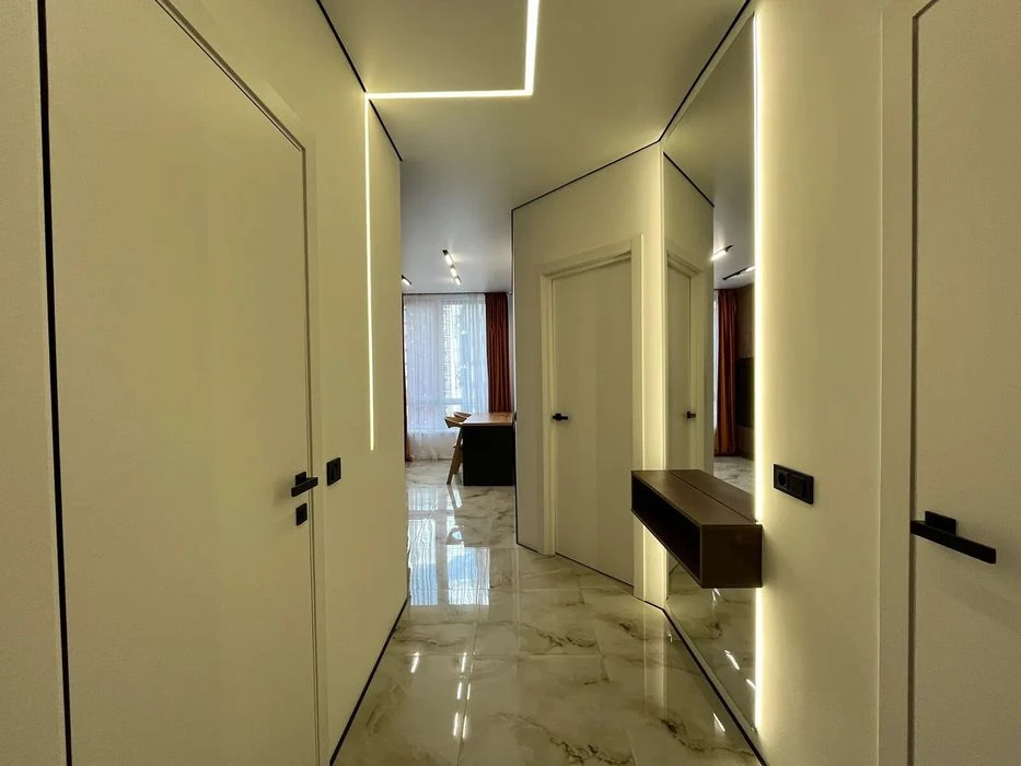 High-quality 1-room apartment in Manhattan, fully furnished, near the lake