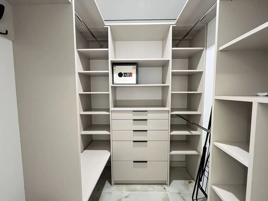 High-quality 1-room apartment in Manhattan, fully furnished, near the lake