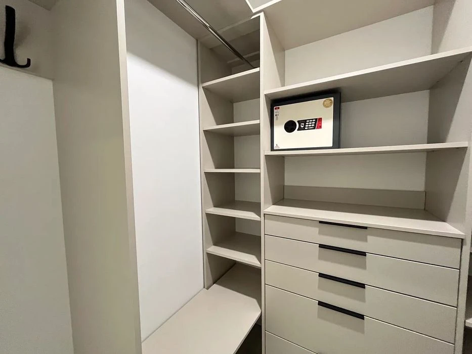 High-quality 1-room apartment in Manhattan, fully furnished, near the lake