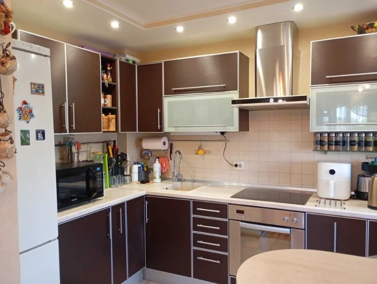 For sale 3-room apartment P. Bolbochan, behind Rost