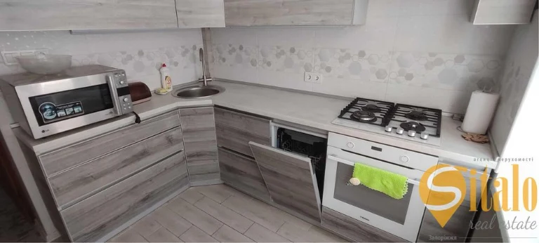 Sale of a 3-room apartment on Patriotichna Street.