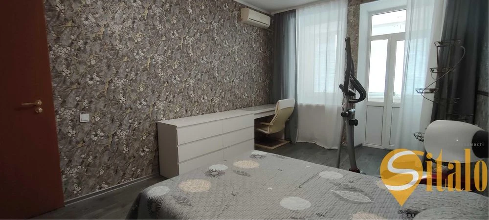 Sale of a 3-room apartment on Patriotichna Street.