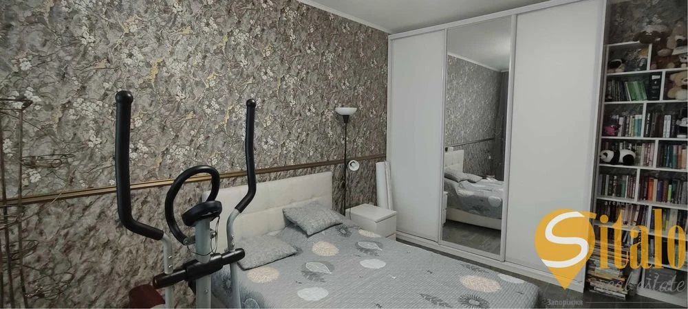 Sale of a 3-room apartment on Patriotichna Street.