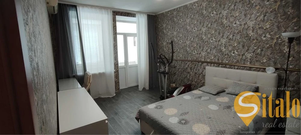 Sale of a 3-room apartment on Patriotichna Street.