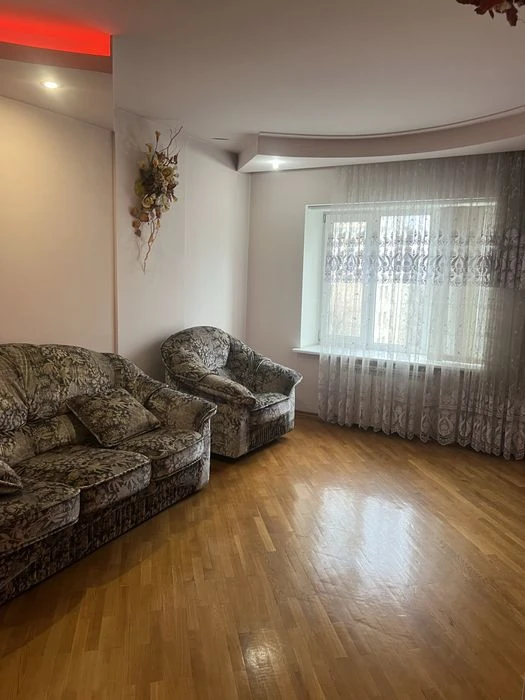 Продам крупногабаритную квартиру на Ближнем замости