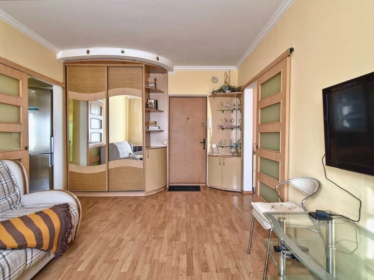 2-room apartment 52.4 m² for sale, Raduzhnaya St., 71