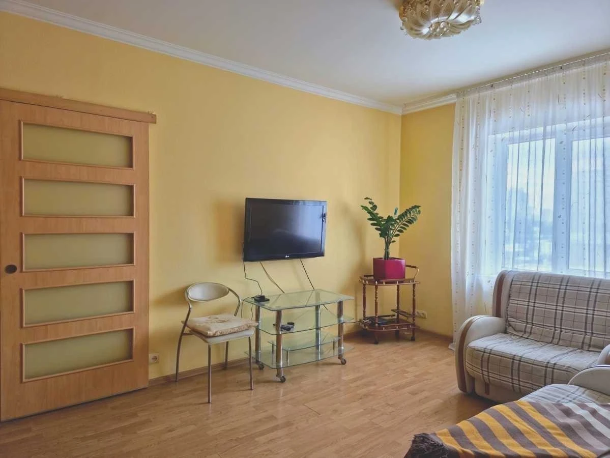 2-room apartment 52.4 m² for sale, Raduzhnaya St., 71