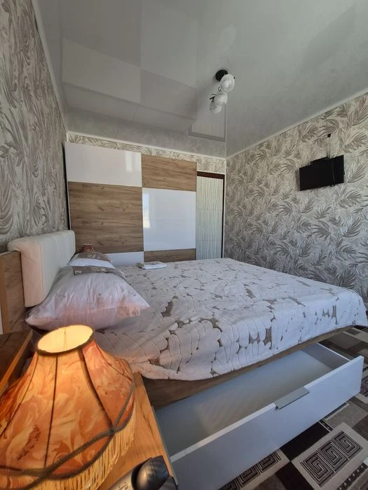 I will sell a 2-room apartment on the railway station Solnechnyy mebel i tekhnika