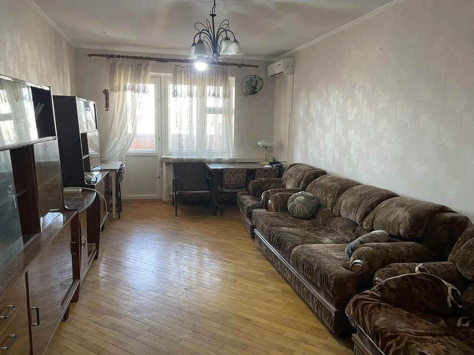 Three-room silver-colored apartment 20. 82 m.