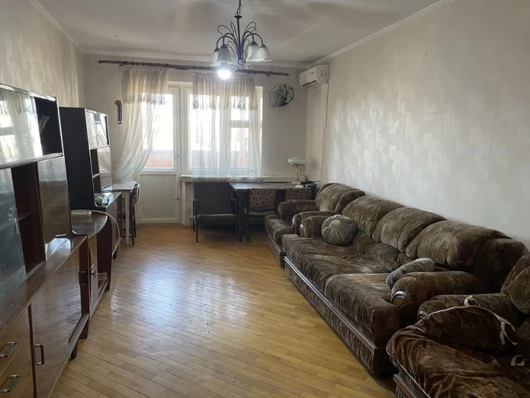 Three-room silver-colored apartment 20. 82 m.