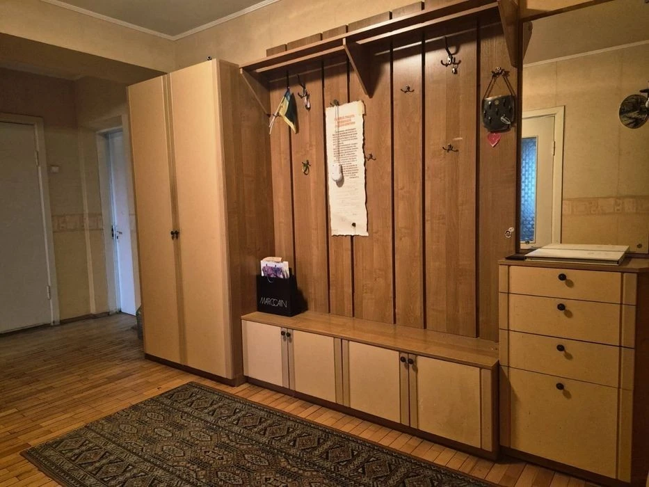 Three-room silver-colored apartment 20. 82 m.