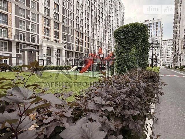Продаж 2к квартири 61 кв. м на вул. Михайла Максимовича 24 •