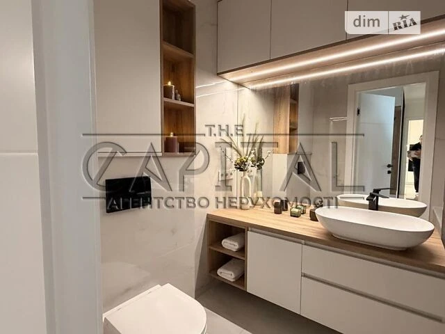 Продаж 2к квартири 61 кв. м на вул. Михайла Максимовича 24 •
