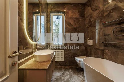 Apartment for sale 3 rooms in the Center, Honchara Olesya St., 8 meters