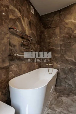 Apartment for sale 3 rooms in the Center, Honchara Olesya St., 8 meters