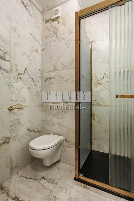 Apartment for sale 3 rooms in the Center, Honchara Olesya St., 8 meters