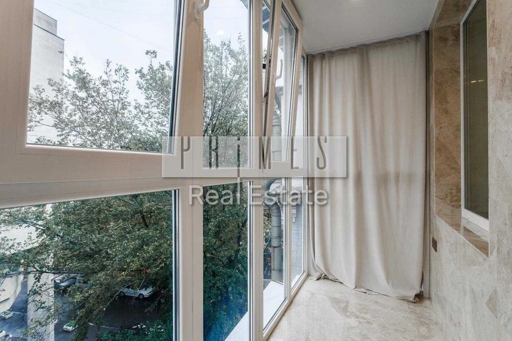 Apartment for sale 3 rooms in the Center, Honchara Olesya St., 8 meters