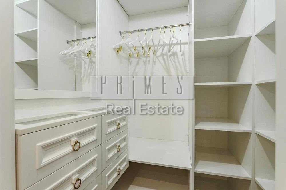 Apartment for sale 3 rooms in the Center, Honchara Olesya St., 8 meters