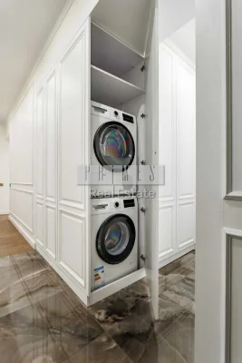 Apartment for sale 3 rooms in the Center, Honchara Olesya St., 8 meters