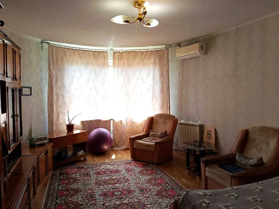 Apartment. Kharkiv, Peremohy Avenue.
