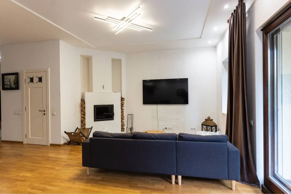I will sell a house in the district of 10 st. Fountain, garage, basement