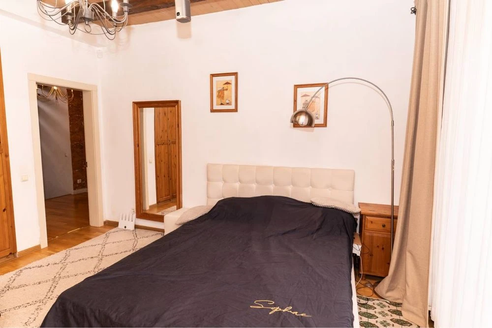 I will sell a house in the district of 10 st. Fountain, garage, basement
