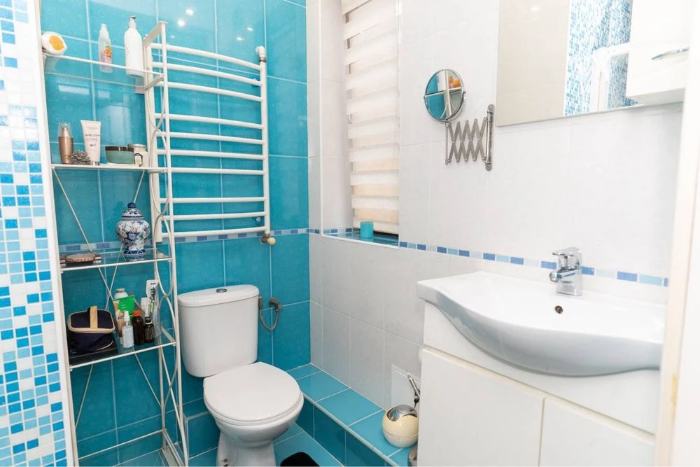 I will sell a house in the district of 10 st. Fountain, garage, basement