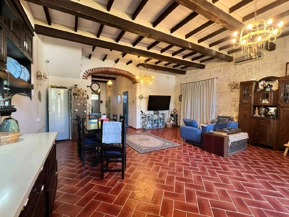 Renovated house, Fountain, sea