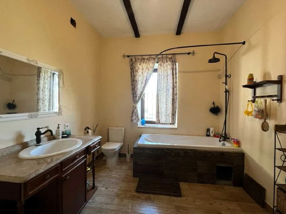 Renovated house, Fountain, sea