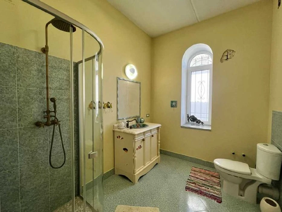 Renovated house, Fountain, sea