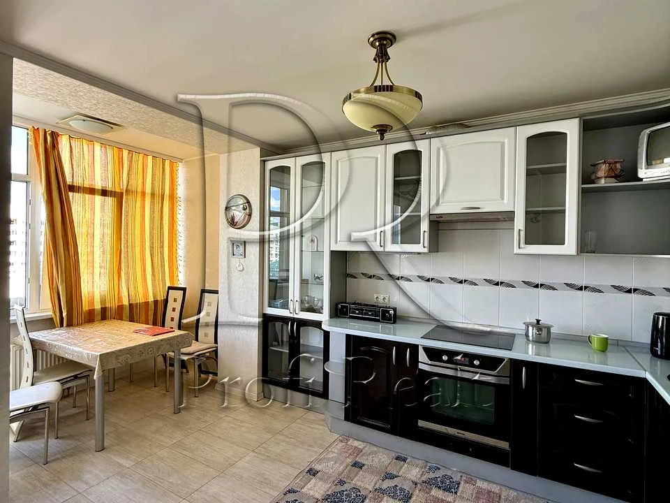 Apartment. Kyiv, Yuliya Zdanovskaya St. (Lomonosova)