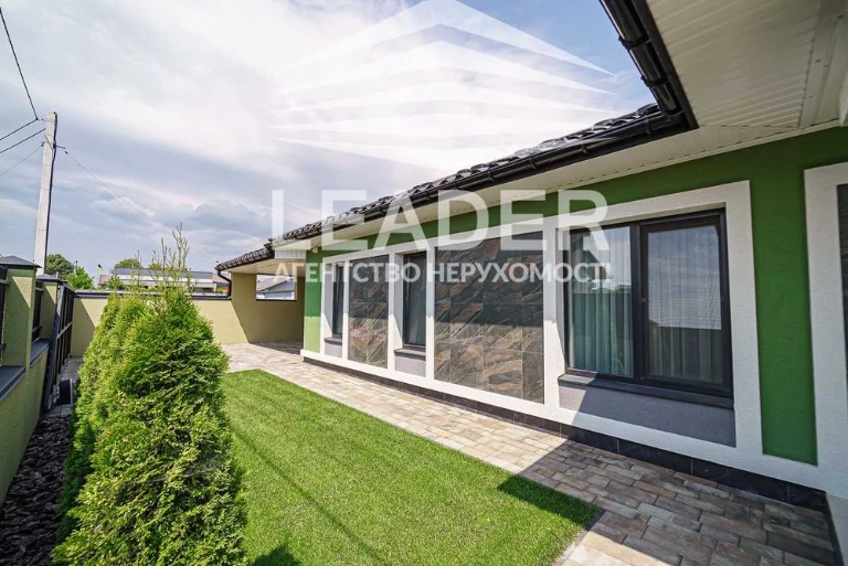 For sale: Luxurious Elite house with swimming pool and sauna! Analog