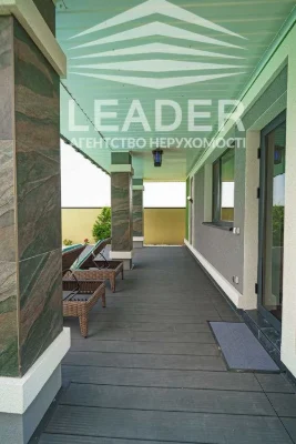 For sale: Luxurious Elite house with swimming pool and sauna! Analog