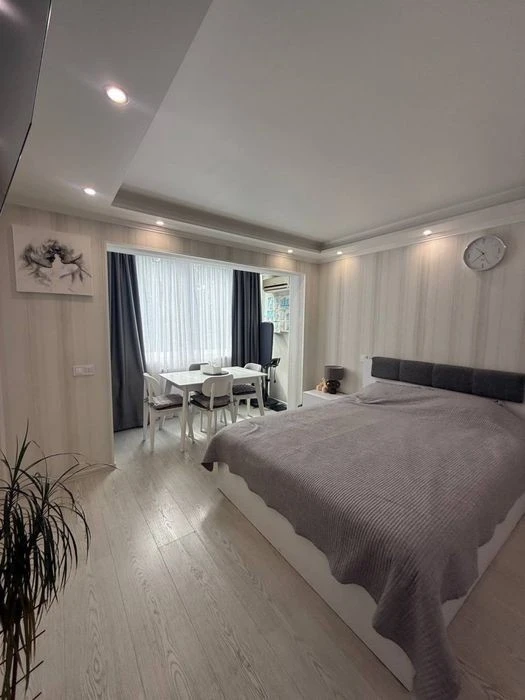 One-room apartment with renovation! No commission! State programs