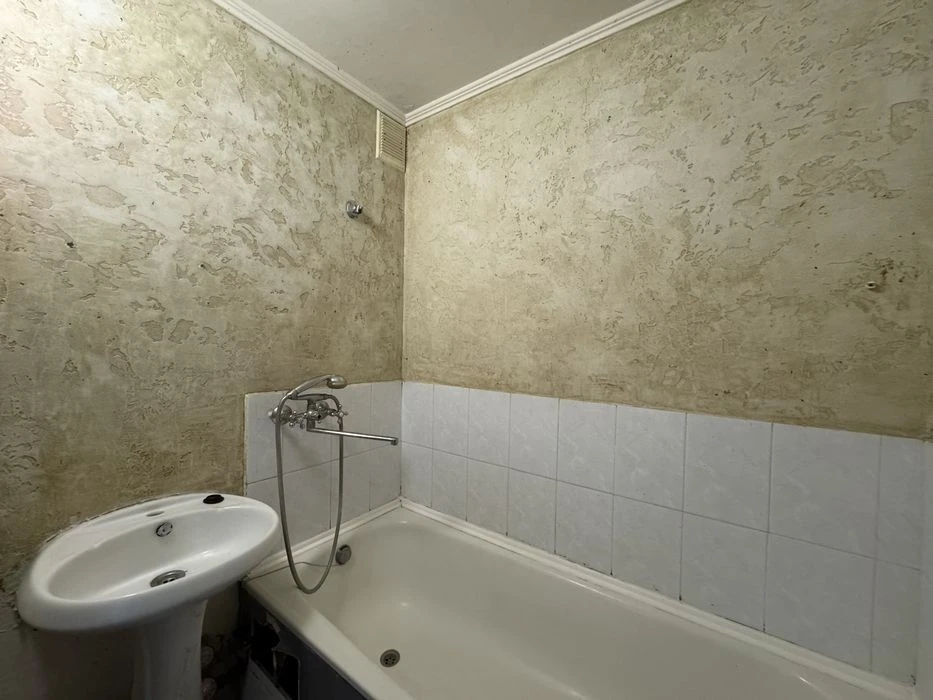For sale 1 room apartment, near Poznyaki metro station, Mishugy St., 1