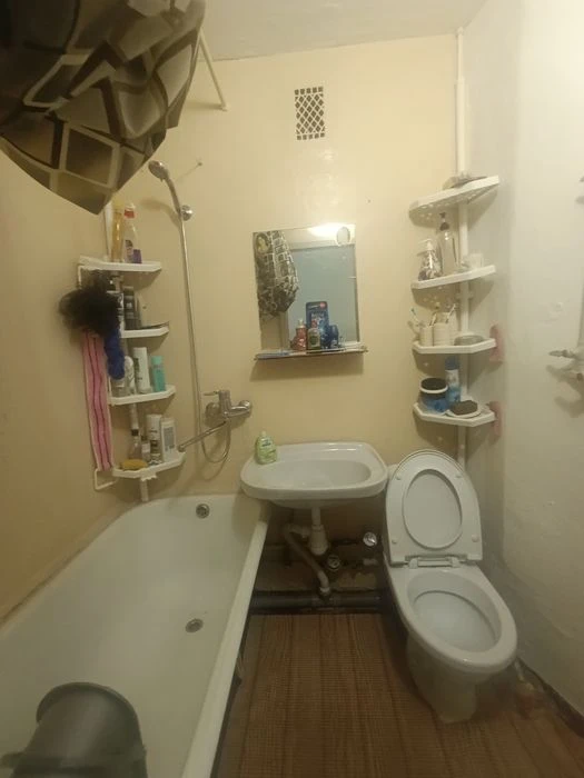 I will sell 1 apartment Saltovka metro Studencheskaya, 2 min walk